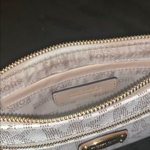 MICHAEL Michael Kors Bags - Michael Kors Jet Set Medium Wristlet MICHAEL Michael Kors Bags - Michael Kors Jet Set Medium Wristlet